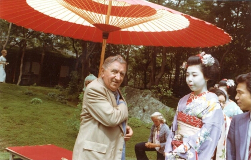 Madame Millville et monsieur Derdehio avec Jules Cavaillès au Japon en 1976.