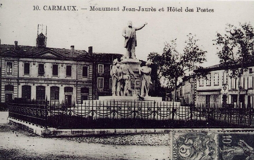 Le monument Jean-Jaurès et l'hôtel des Postes.
