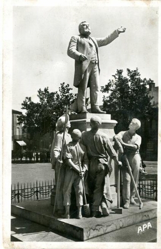 Le monument du grand tribun Jean Jaurès (Œuvre du sculpteur Gabriel Pech).