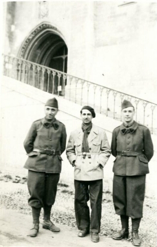 Le soldat Jules Cavaillès et ses camarades à Laudun en 1940.