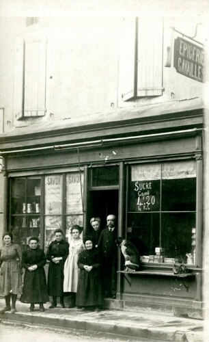 Epicerie Cavaillès à Carmaux, rue Victor-Hugo en 1920.